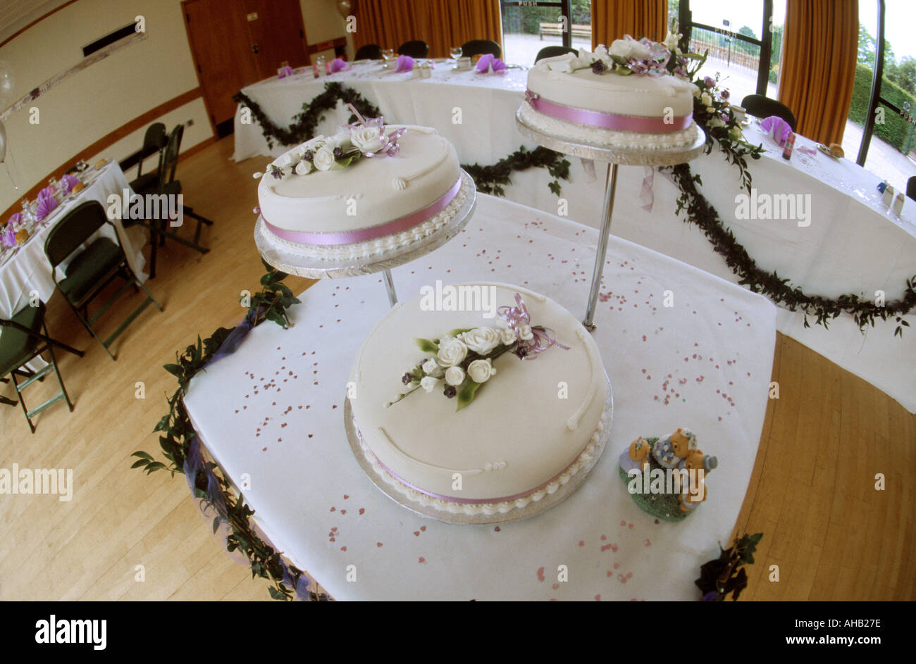 Wedding cake on stand Stock Photo - Alamy