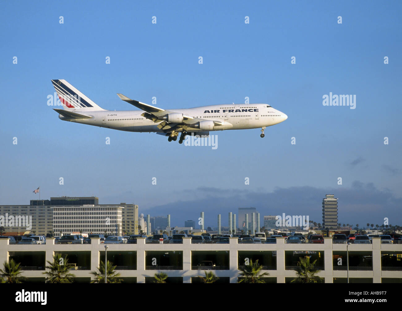 Air France Jumbo Jet, Boeing 747, comes in for landing at LAX
