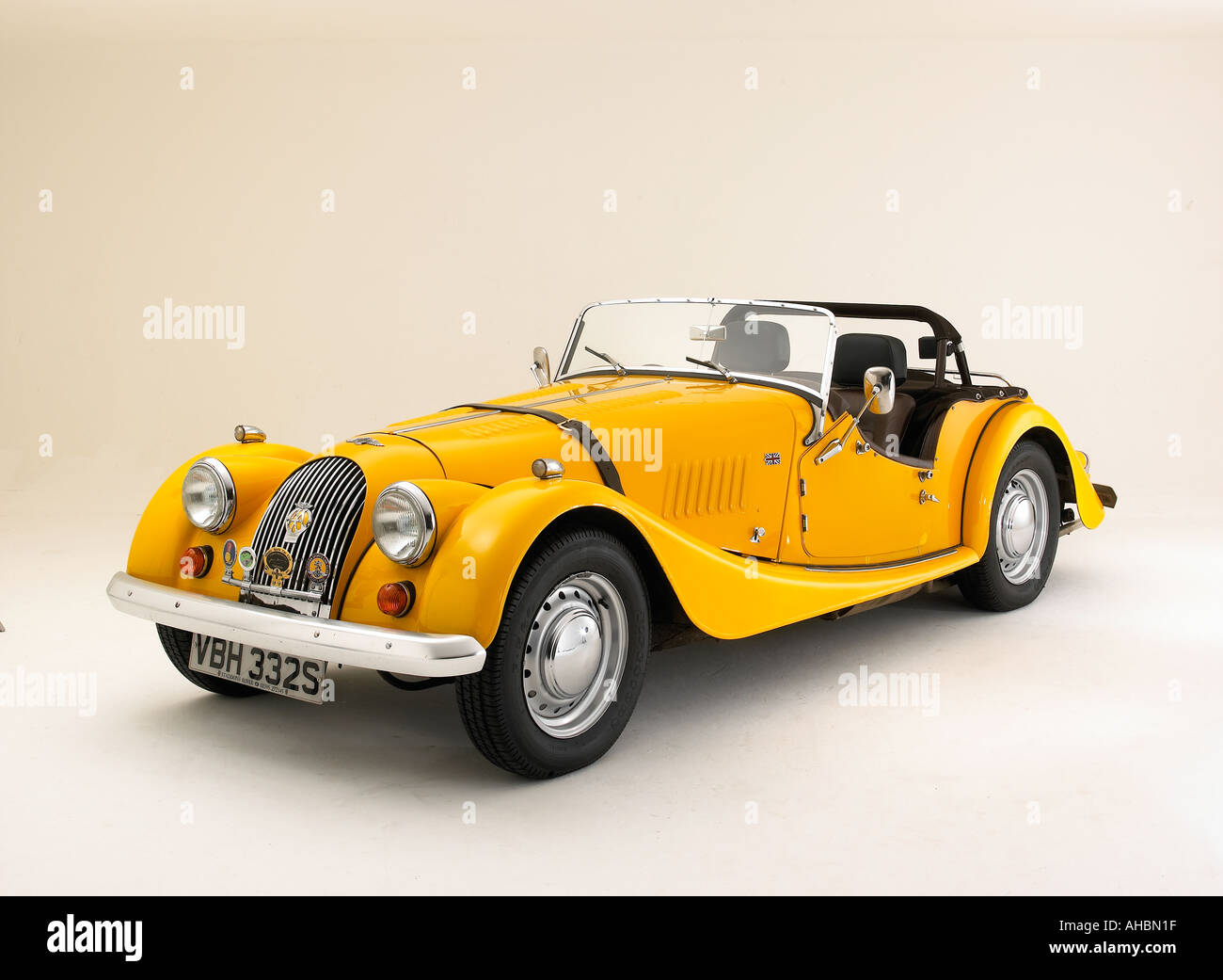WESTERN MODELS 1/43 Scale White Metal - WRK17 1962 Ferrari 330P Testa