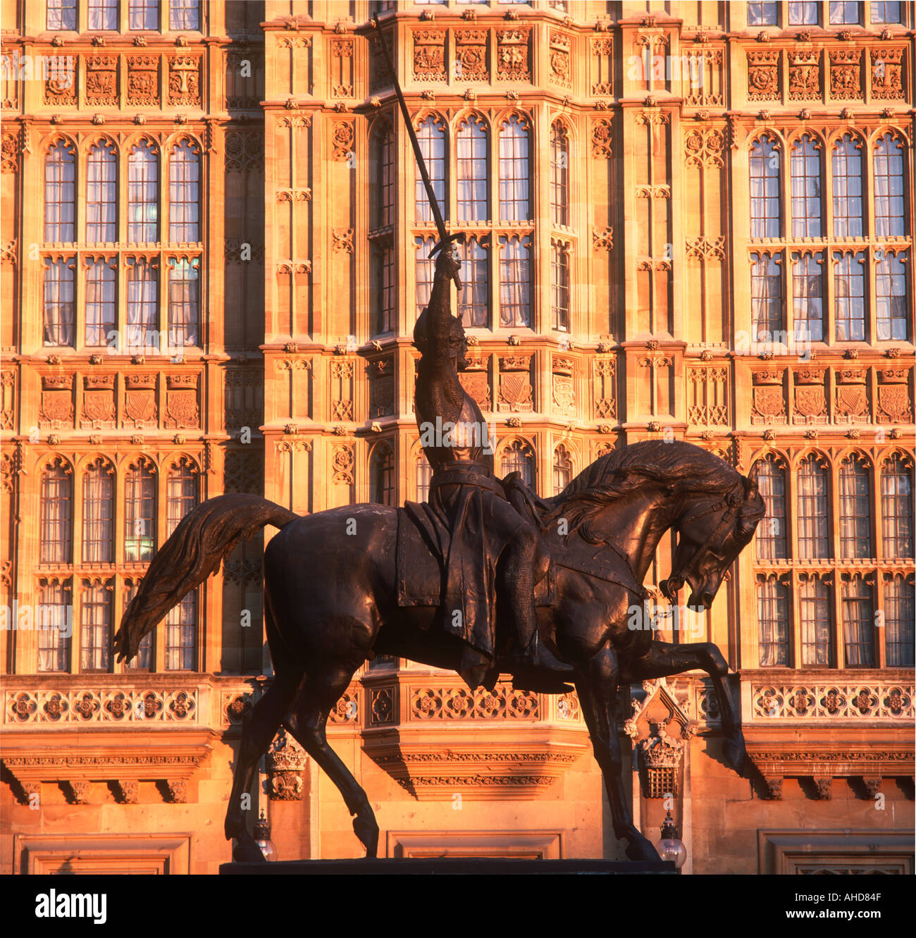 Statue outside Houses of Parliament Stock Photo Alamy