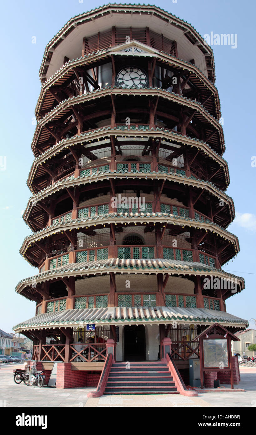 Traditional chinese art on the roof of the leaning clock tower at Teluk ...