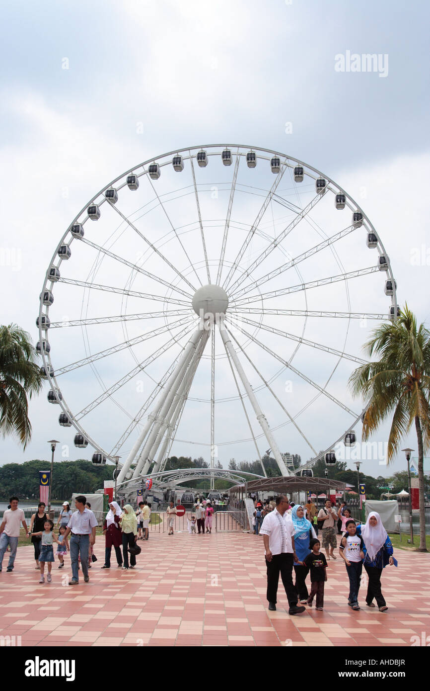 Eye On Malaysia Giant Ferris Wheel In Kuala Lumpur Malaysia Stock Photo Alamy