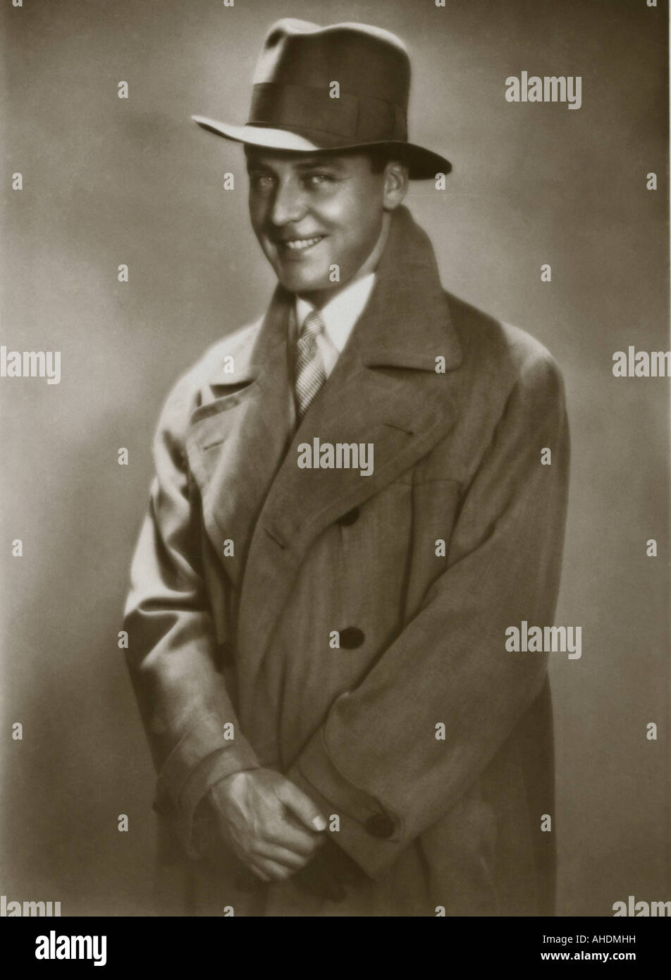 people, man, half length, circa 1930s, 20th century, historic, historical, fashion, hat, coat, nostalgia, nostalgic, Stock Photo