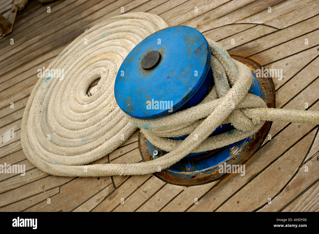 Perfectly coiled rope aboard ship Stock Photo - Alamy