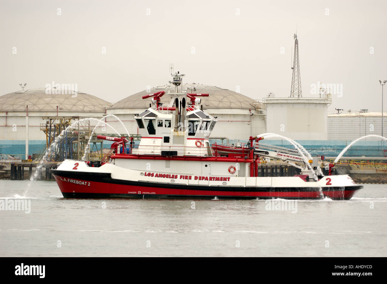 Fire fighting boat hires stock photography and images Alamy