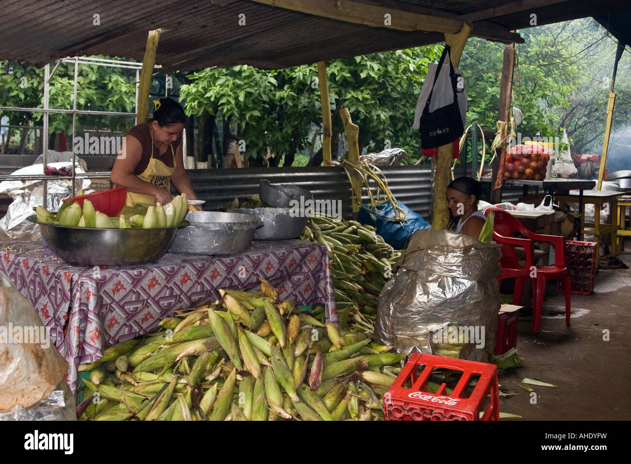 Two women peel corn to prepare creole Panamanian food at El Ciruelo, Los Santos, Republic of Panama Stock Photo