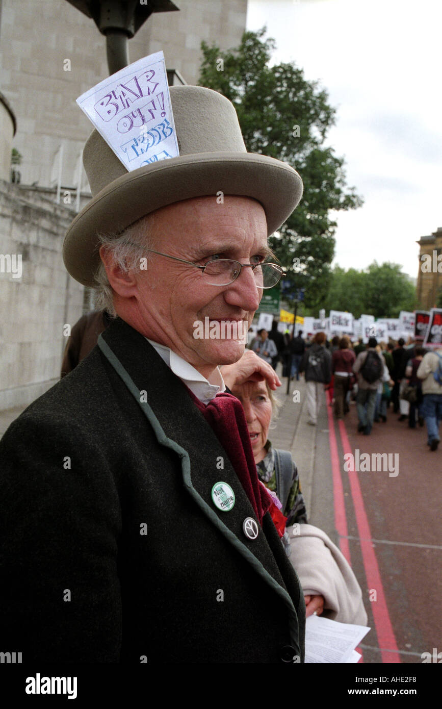 Demonstration through Central london from Hyde Park to Trafalgar Square to end occupation of Iraq & Palestine Sept 27 2003. Stock Photo