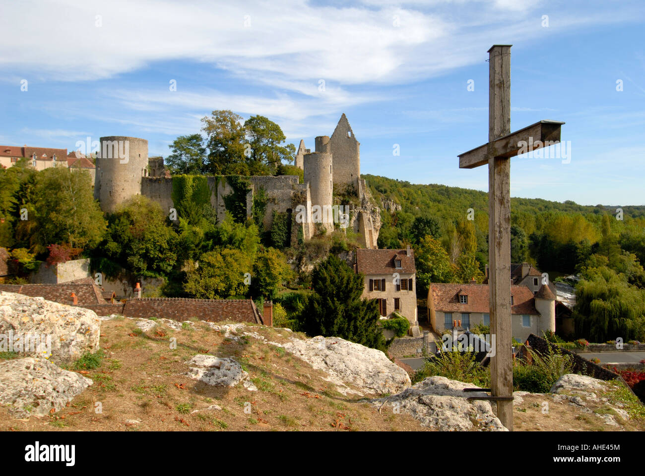 Ruined chateau overlooking Anglessurl'Anglin (86260), Vienne,