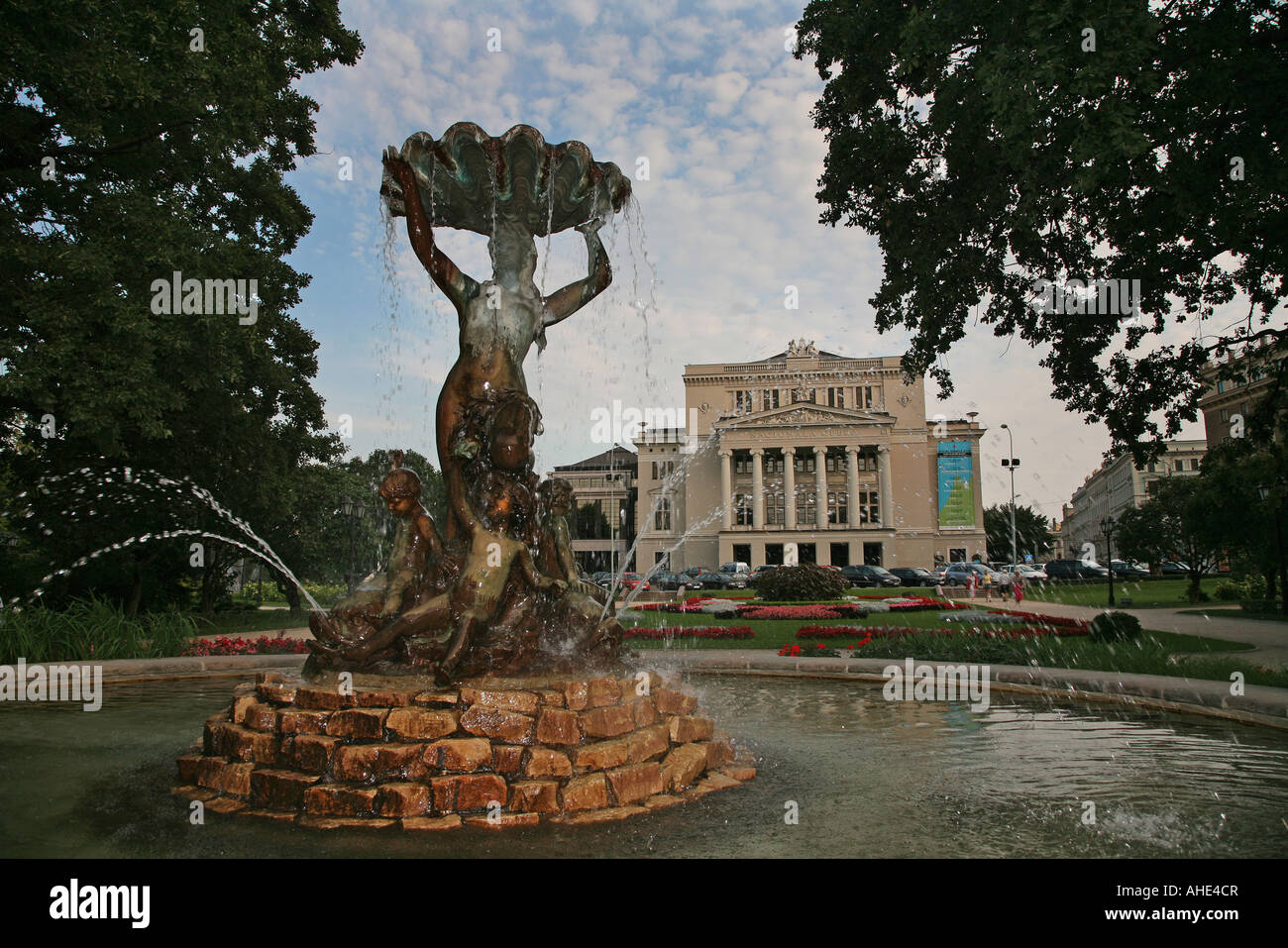 riga national opera house fountain kronvalda park Stock Photo - Alamy