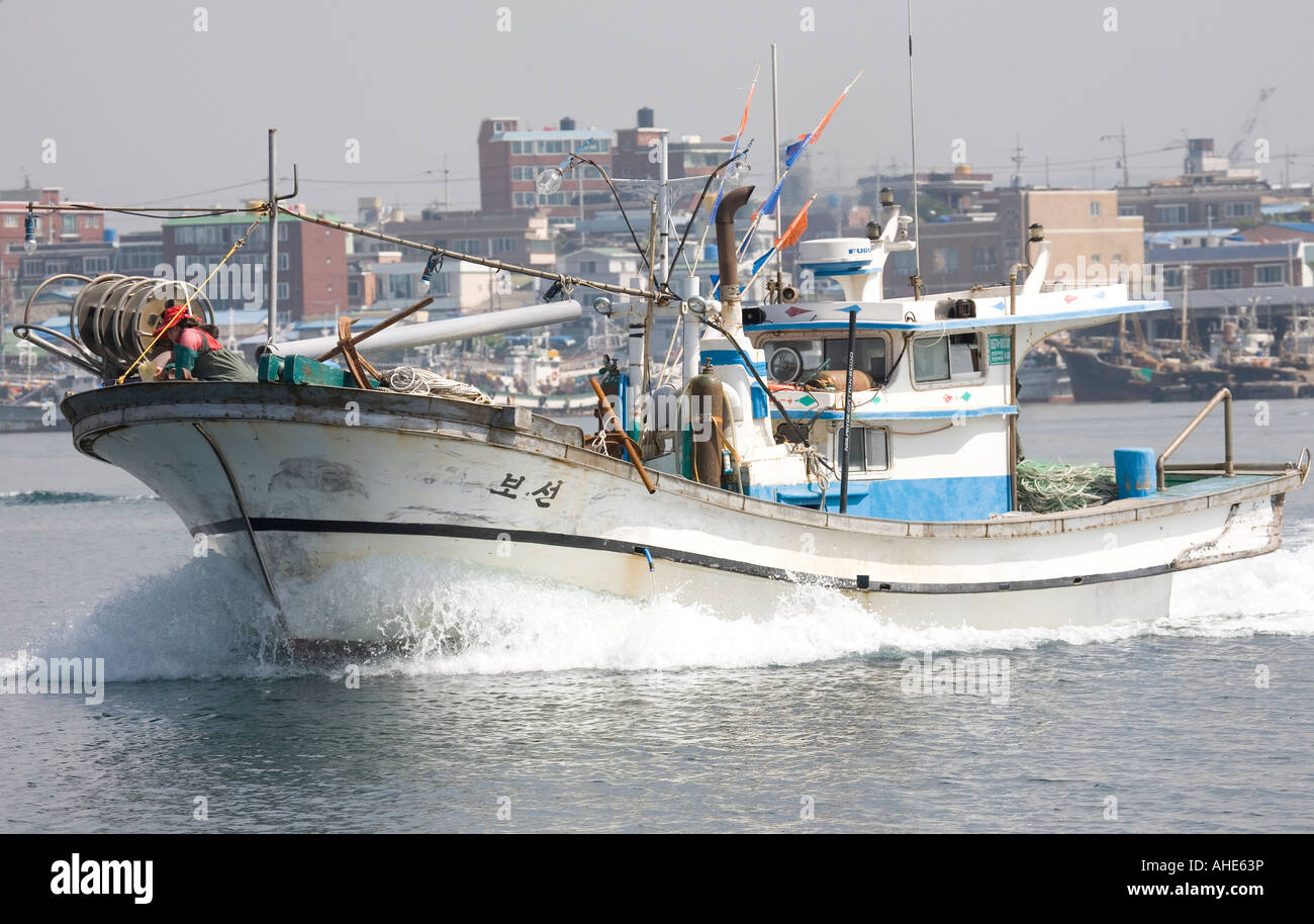 A traditional South Korean fishing boat Stock Photo Alamy
