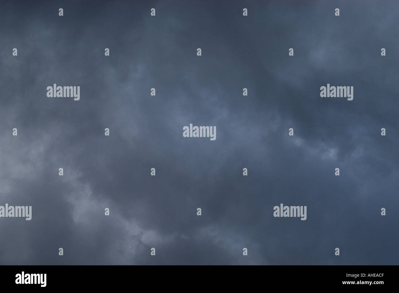 Cloud gray dark hi-res stock photography and images - Alamy