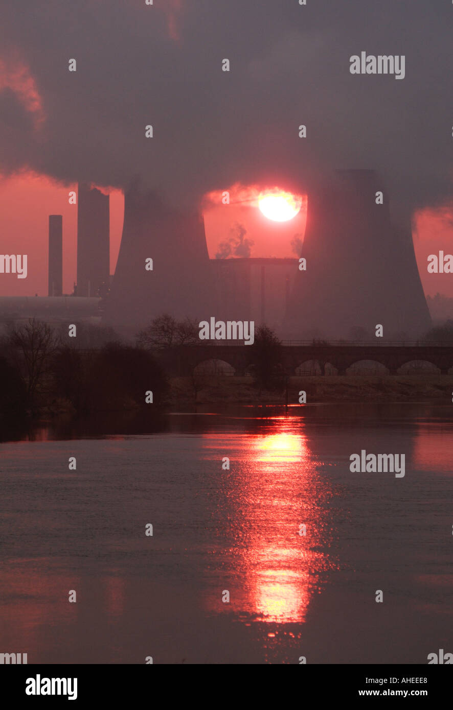 Cooling towers, CO2 emissions pollution of Ratcliffe on Soar coal fired