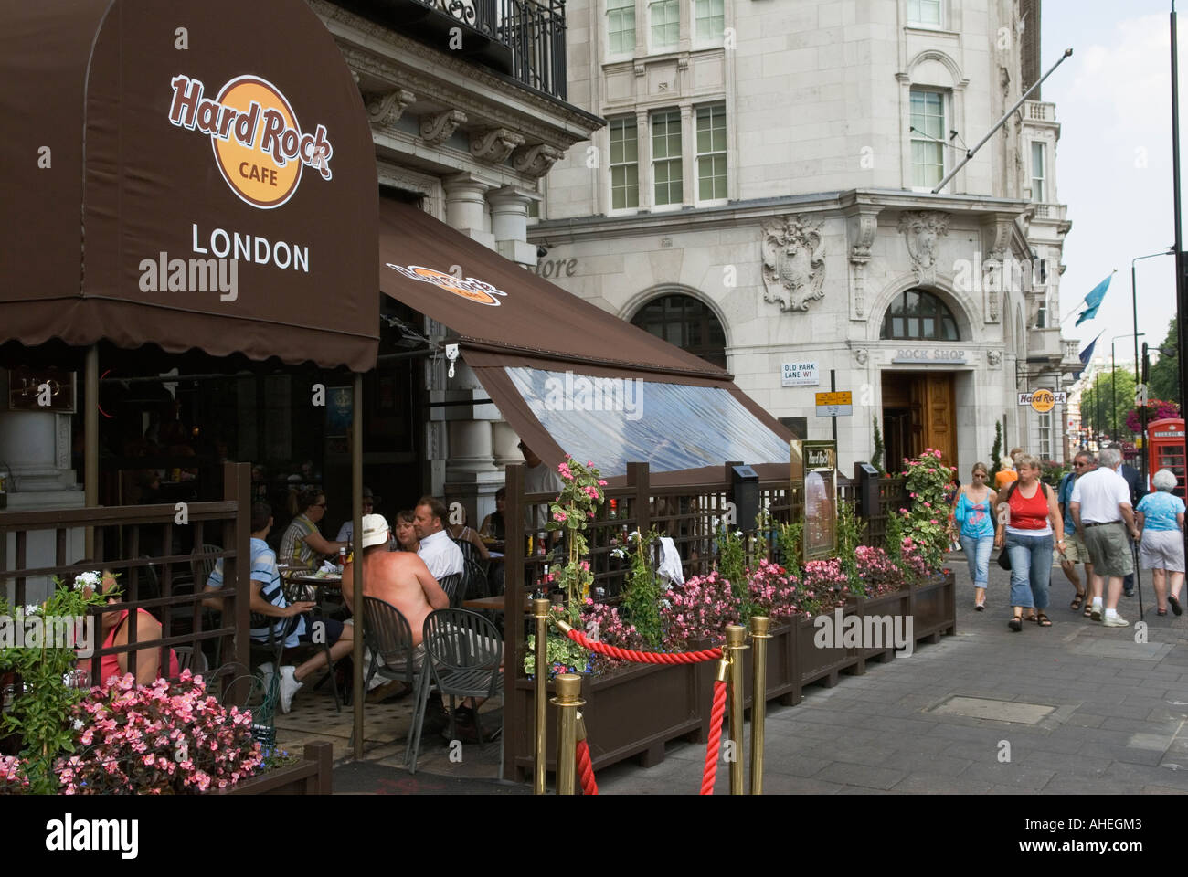 The Hard Rock Cafe Restaurant Piccadilly London W1 England Photo Homer Sykes Stock Photo Alamy