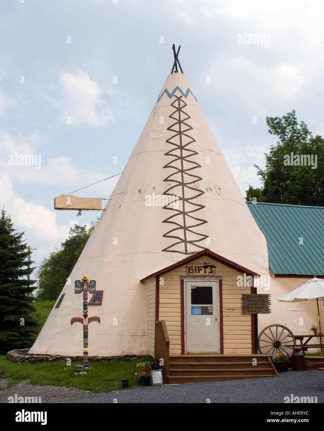 The TePee in Cherry Valley New York Stock Photo Alamy