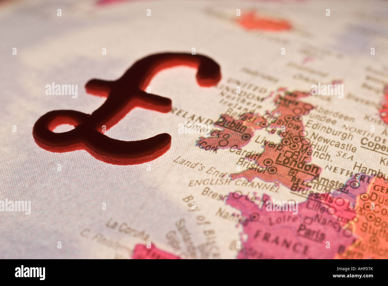 Pound sign on a world map next to the UK Stock Photo - Alamy