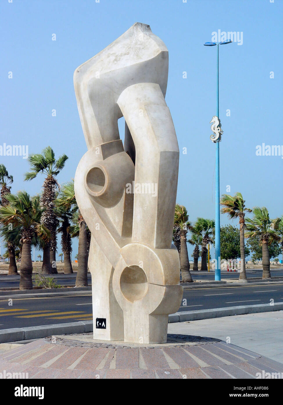 Abstract sculpture on the Corniche in Jeddah Stock Photo Alamy