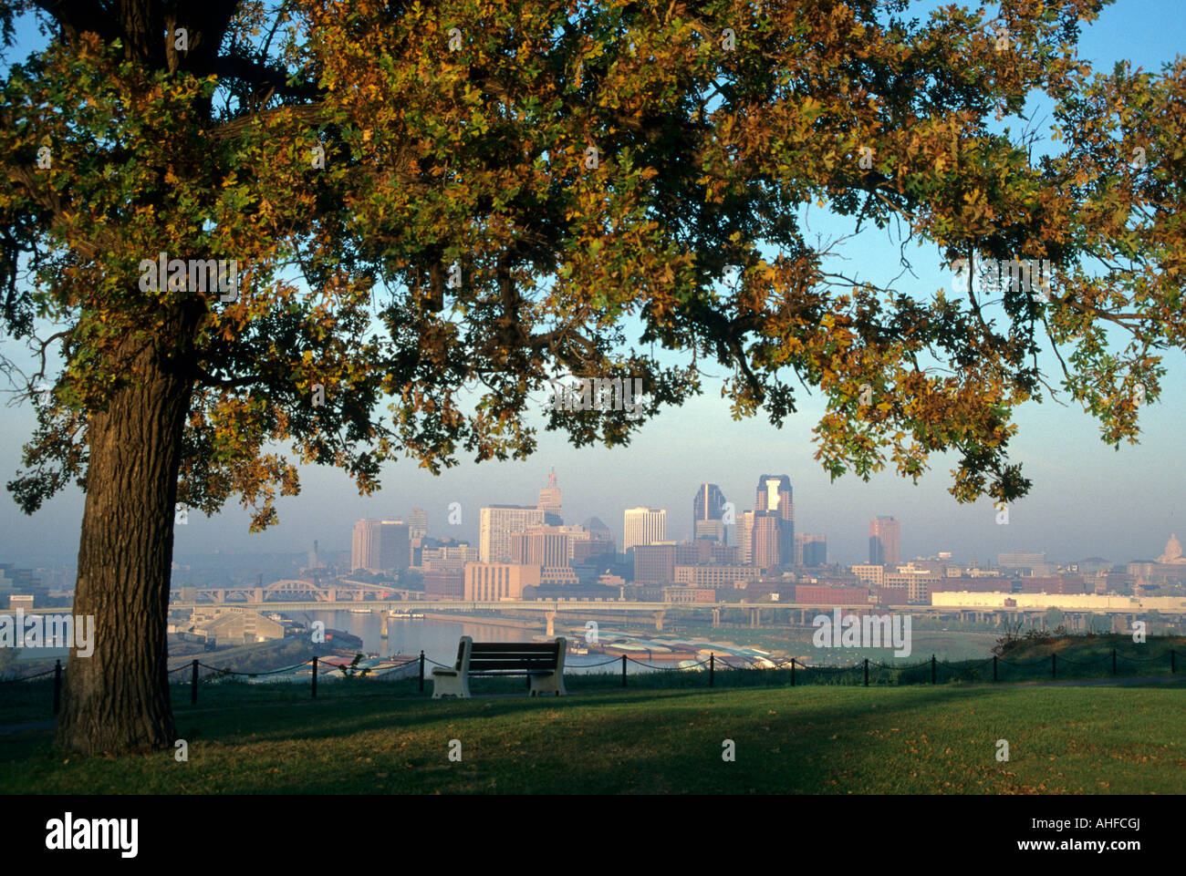 SKYLINE OF ST. PAUL, MINNESOTA AND MISSISSIPPI RIVER FROM INDIAN MOUNDS PARK. FALL Stock Photo