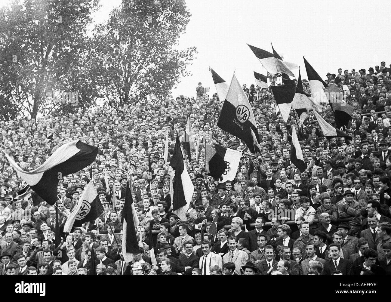 football, Bundesliga, 1965/1966, Borussia Moenchengladbach versus Borussia Dortmund 4:5, Boekelberg Stadium, crowd of spectators, Dortmund fans Stock Photo