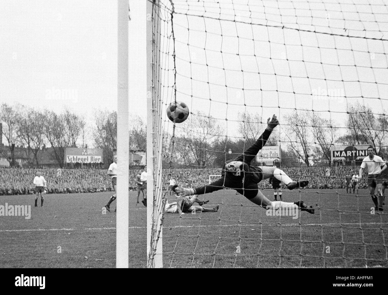 Football Bundesliga 1965 1966 Fc Schalke 04 Versus Hamburger Sv Stock Photo Alamy
