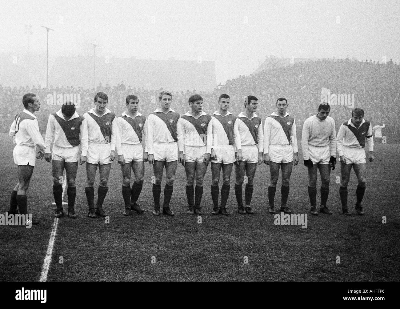 football, Bundesliga, 1965/1966, Boekelberg Stadium, Borussia Moenchengladbach versus 1. FC Cologne 2:3, team photograph, shot of Cologne, f.l.t.r. Heinz Hornig, Wolfgang Overath, Hennes Loehr, Fritz Pott, Christian Mueller, Wolfgang Weber, Matthias Hemme Stock Photo