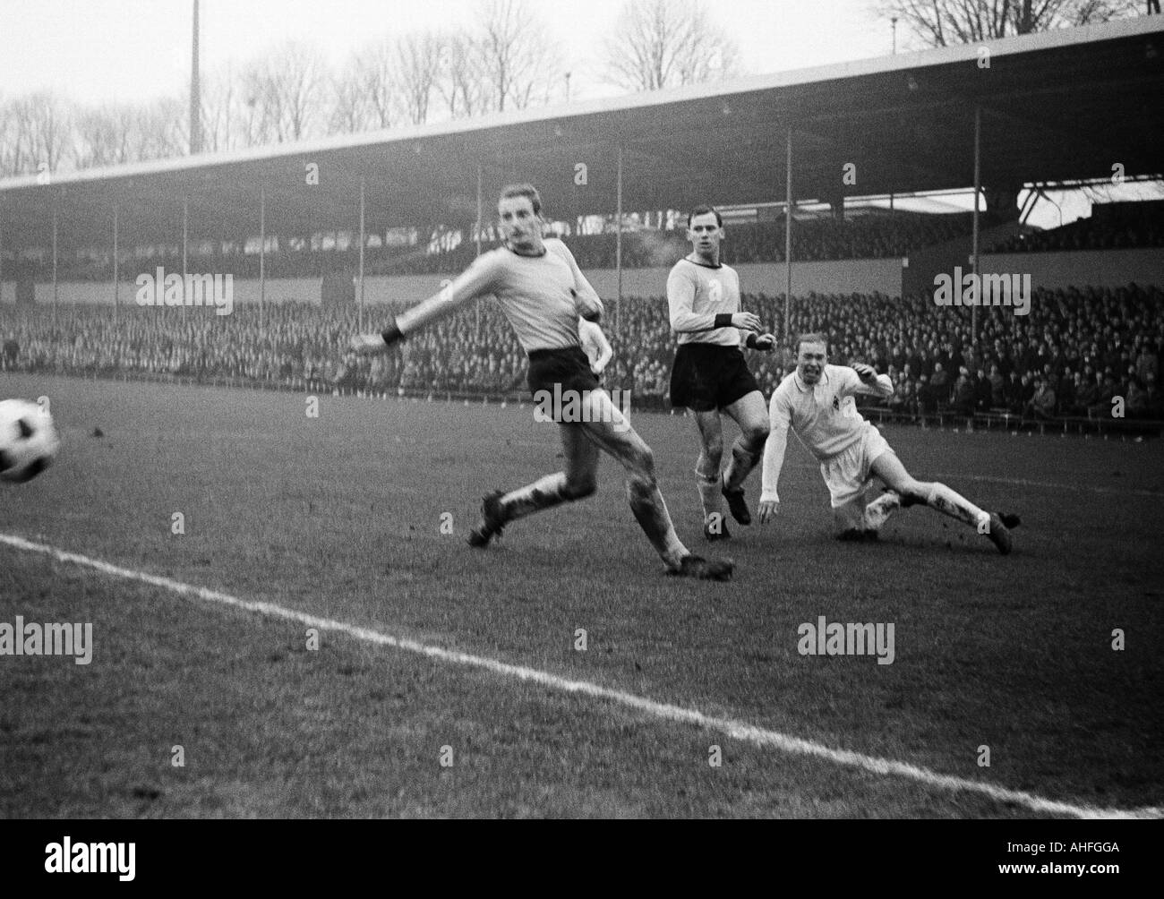 football, Bundesliga, 1965/1966, Borussia Dortmund versus Borussia Moenchengladbach 3:1, Stadium Rote Erde, scene of the match, f.l.t.r. Friedhelm Gropp (BVB), Gerhard Cyliax (BVB), Bernd Rupp (MG) Stock Photo