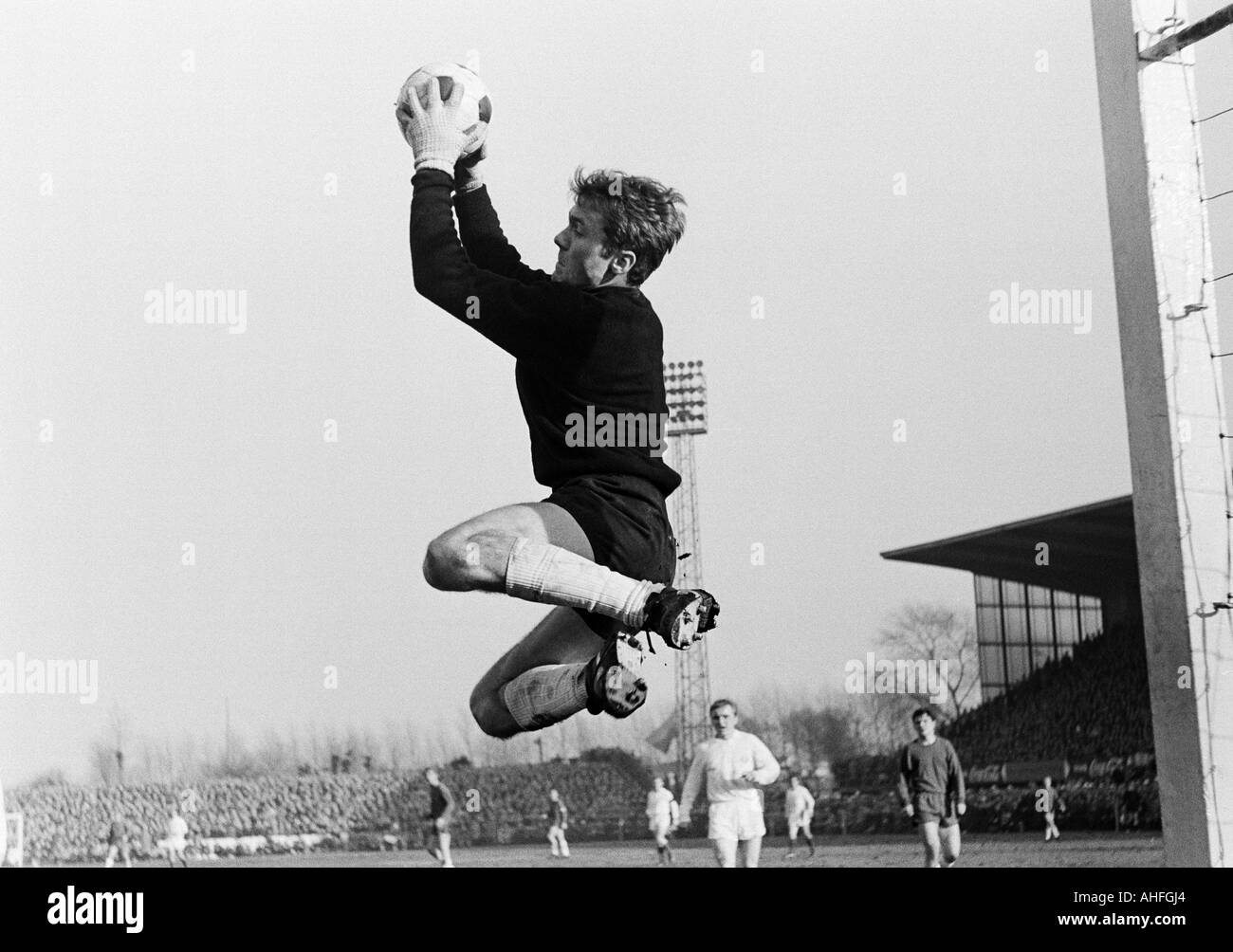 football, Regionalliga West, 1965/1966, Rot-Weiss Essen versus Fortuna Duesseldorf 1:2, Stadium at the Hafenstrasse in Essen, scene of the match, keeper Dirk Kruessenberg (Ddorf) saves the ball Stock Photo