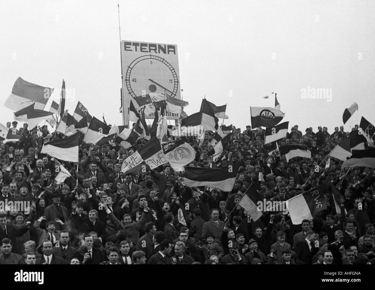 football, Regionalliga West, 1965/1966, Rot-Weiss Essen versus Schwarz-Weiss Essen 3:1, Stadium an der Hafenstrasse in Essen, crowd of spectators, football fans rejoicing about a goal Stock Photo