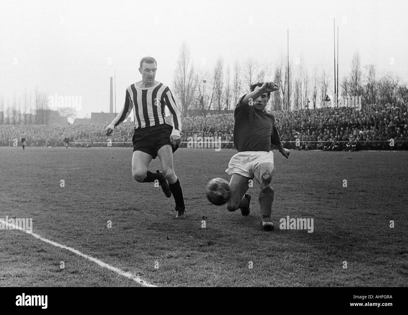 football, Regionalliga West, 1965/1966, Jahn Stadium in Bottrop, VfB Bottrop versus Rot-Weiss Essen 0:2, scene of the match, cross by Willi Koslowski (RWE, right), left Otto Herbertz (VfB) Stock Photo
