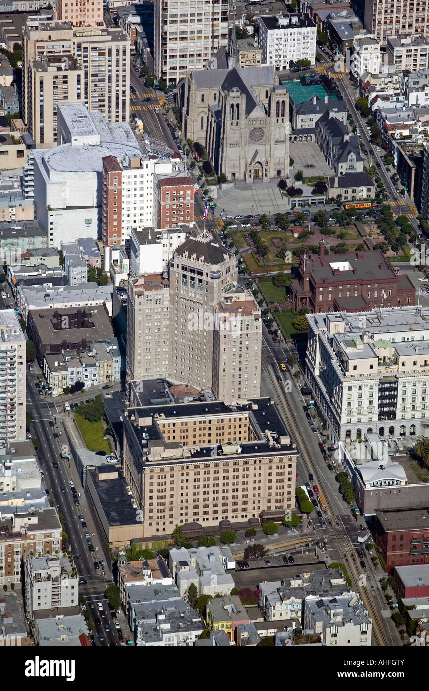 aerial view above Nob Hill San Francisco  Grace Cathedral and Mark Hopkins Intercontinental hotel Stock Photo