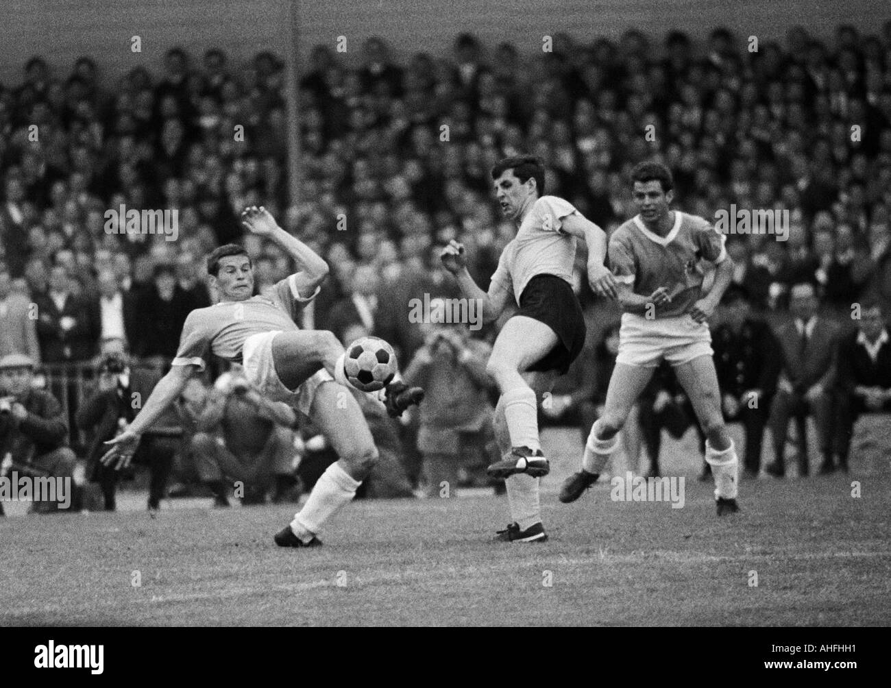 football, Bundesliga, 1965/1966, Borussia Dortmund versus TSV 1860 Munich 0:2, Rote Erde Stadium, scene of the match, duel between Hans Reich (Munich, left) and Lothar Emmerich (Dortmund), right Manfred Wagner (Muenchen) Stock Photo