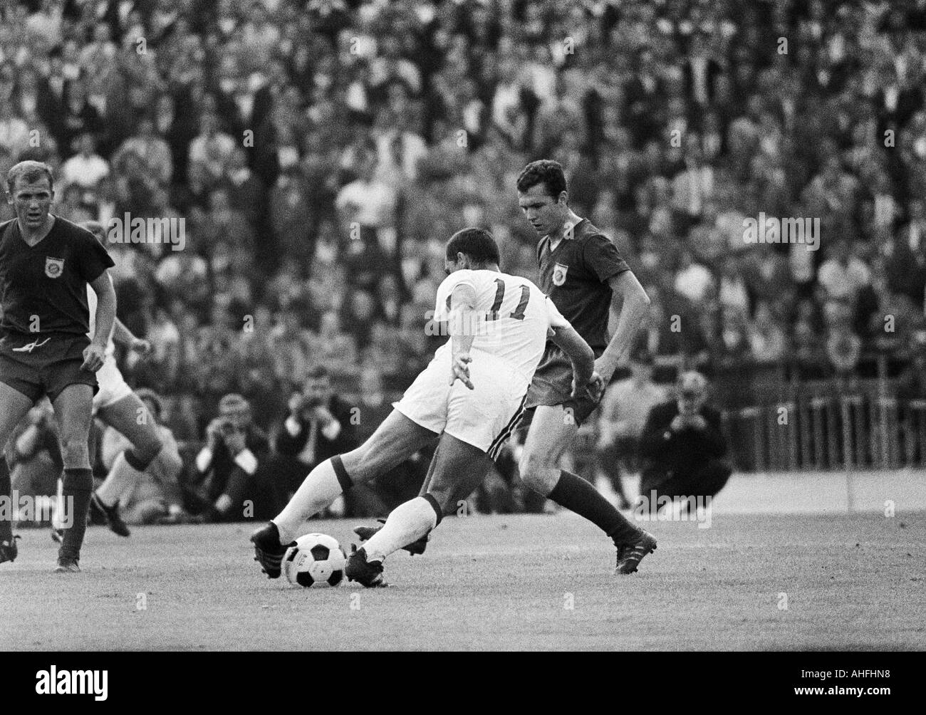 football, Bundesliga, 1966/1967, Fortuna Duesseldorf versus FC Bayern Munich 0:0, Rhine Stadium Duesseldorf, scene of the match, f.l.t.r. Peter Kupferschmidt (FCB), Peter Meyer (Duesseldorf), Franz Beckenbauer (FCB) Stock Photo