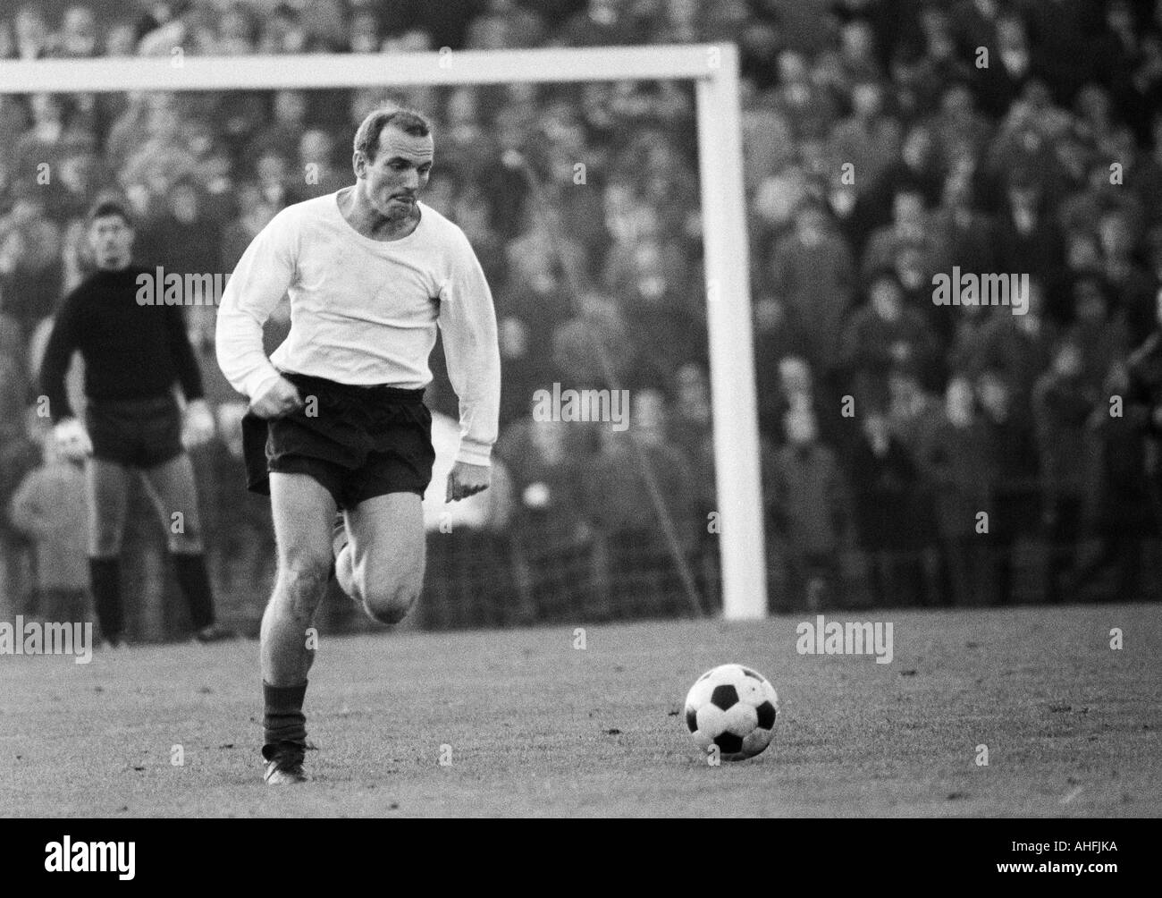 football, Regionalliga West, 1966/1967, VfL Bochum versus Preussen Muenster 4:2, Stadium at the Castroper Strasse in Bochum, scene of the match, Guenter Augustat (Muenster) Stock Photo