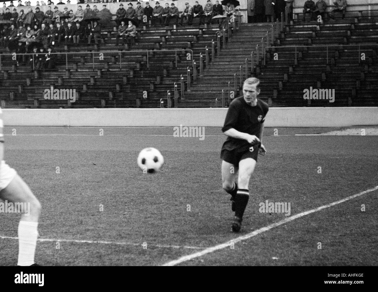 football, Bundesliga, 1966/1967, Wedau Stadium in Duisburg, MSV Duisburg versus 1. FC Nuremberg 2:0, scene of the match, Heinz Strehl (Nuernberg) Stock Photo