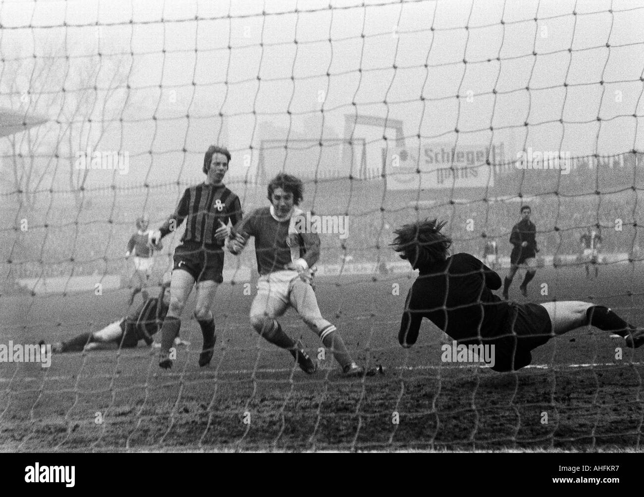 football, Bundesliga, 1971/1972, FC Schalke 04 versus Hanover 96 5:0, Stadium Glueckaufkampfbahn in Gelsenkirchen, scene of the match, f.l.t.r. Peter Anders (96), Klaus Fischer (S04), keeper Franz Josef Pauly (96) Stock Photo