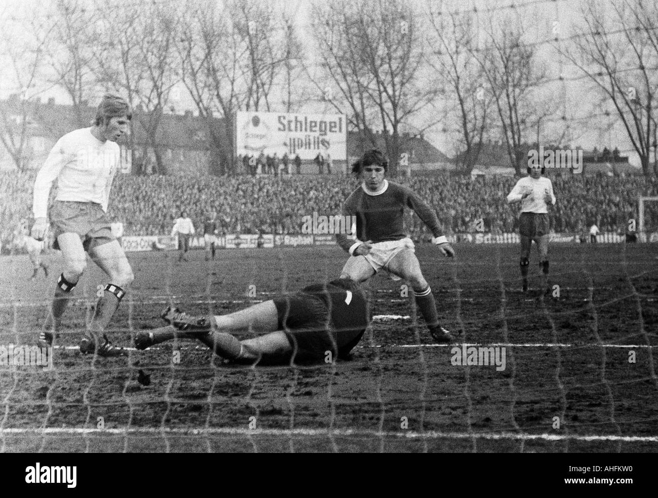 Football Bundesliga 1971 1972 Fc Schalke 04 Versus Hamburger Sv Stock Photo Alamy