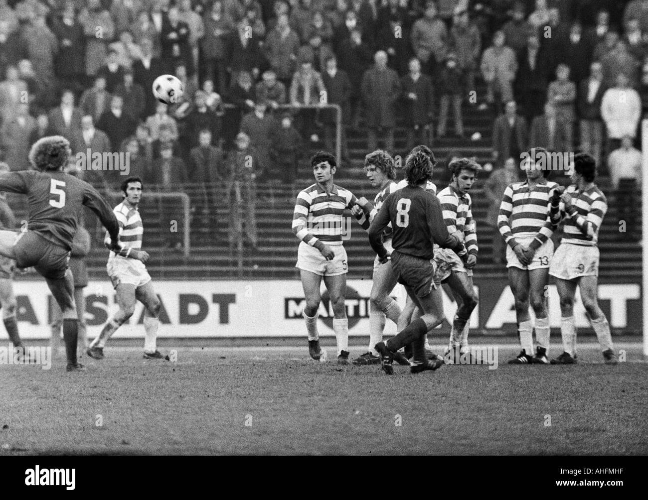 football, Bundesliga, 1971/1972, Wedau Stadium in Duisburg, MSV Duisburg versus Rot-Weiss Oberhausen 0:0, scene of the match, free kick Oberhausen shot by Uwe Kliemann (RWO, 5), behind f.l.t.r. Djordje Pavlic (MSV), Hartmut Heidemann (MSV), Bernd Lehmann Stock Photo