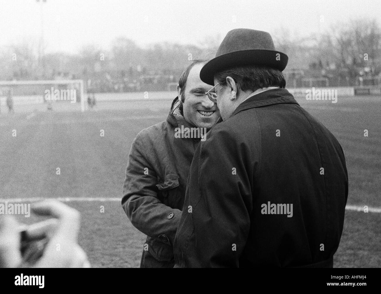 football, Bundesliga, 1971/1972, Rot-Weiss Oberhausen versus Hamburger SV 1:0, Niederrhein Stadium in Oberhausen, talk between football player Uwe Seeler (HSV) in civvies and president Peter Maassen (RWO) Stock Photo