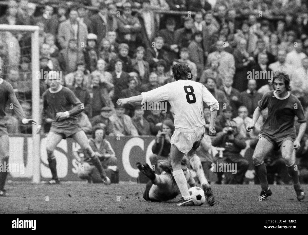 football, DFB Cup, quarter final, first leg, 1971/1972, Borussia Moenchengladbach versus Schalke 04 2:2, Boekelberg Stadium in Moenchengladbach, scene of the match, f.l.t.r. Rolf Ruessmann (S04), Christian Kulik (MG, 8), Helmut Kremers (S04) Stock Photo