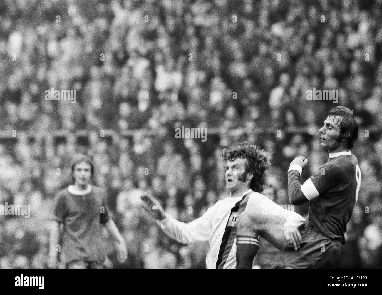 football, DFB Cup, quarter final, first leg, 1971/1972, Borussia Moenchengladbach versus Schalke 04 2:2, Boekelberg Stadium in Moenchengladbach, scene of the match, duel between Rainer Bonhof (MG) left and Reinhard Libuda (S04) right, left behind Helmut K Stock Photo