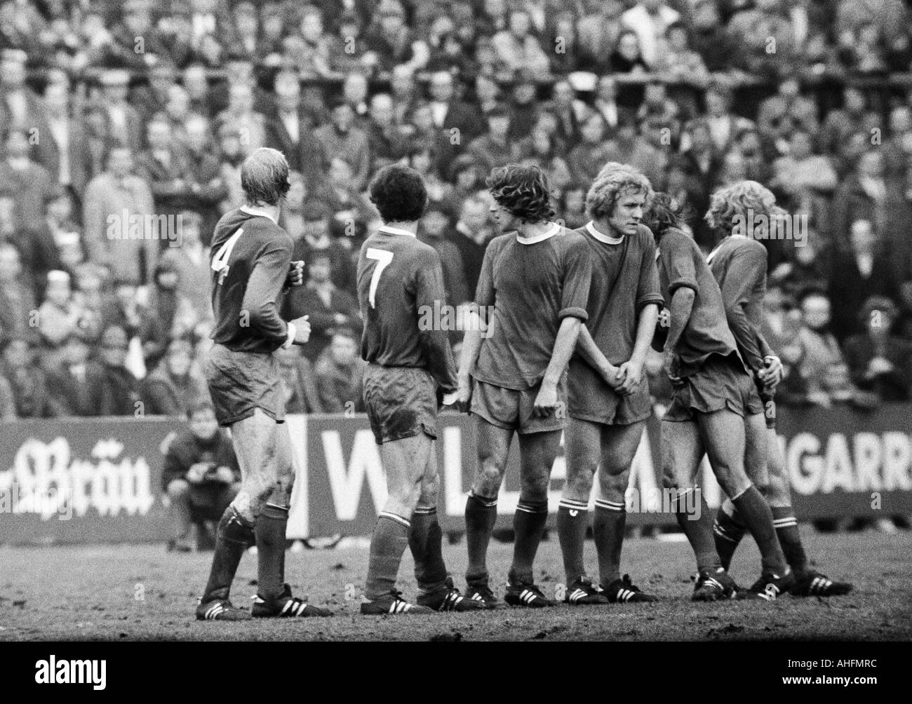 football, DFB Cup, quarter final, first leg, 1971/1972, Borussia Moenchengladbach versus Schalke 04 2:2, Boekelberg Stadium in Moenchengladbach, scene of the match, free kick to Gladbach, in the defensive wall f.l.t.r. Rolf Ruessmann (S04, 4), Hartmut Huh Stock Photo