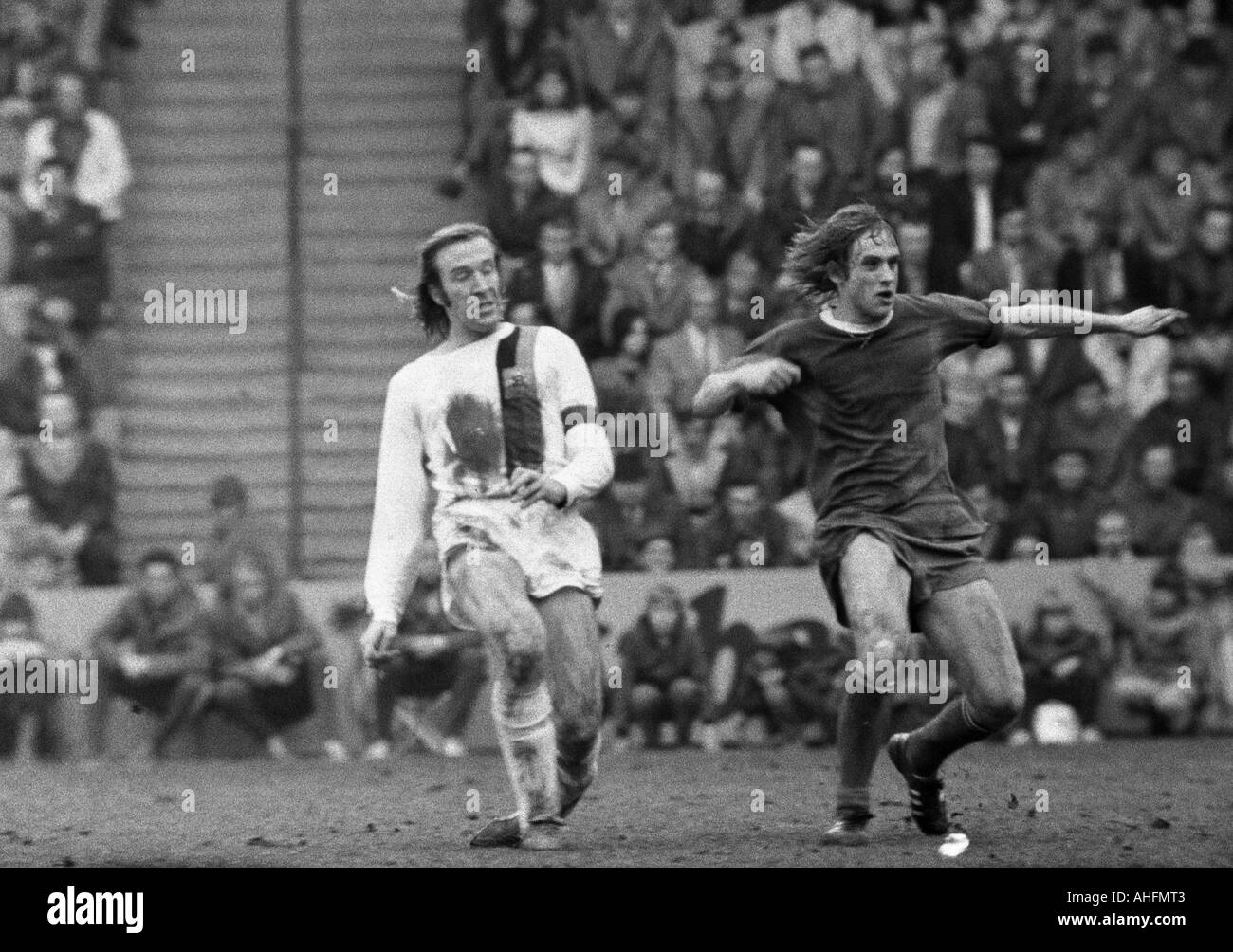 football, DFB Cup, quarter final, first leg, 1971/1972, Borussia Moenchengladbach versus Schalke 04 2:2, Boekelberg Stadium in Moenchengladbach, scene of the match, left Guenter Netzer (MG), right Helmut Kremers (S04) Stock Photo