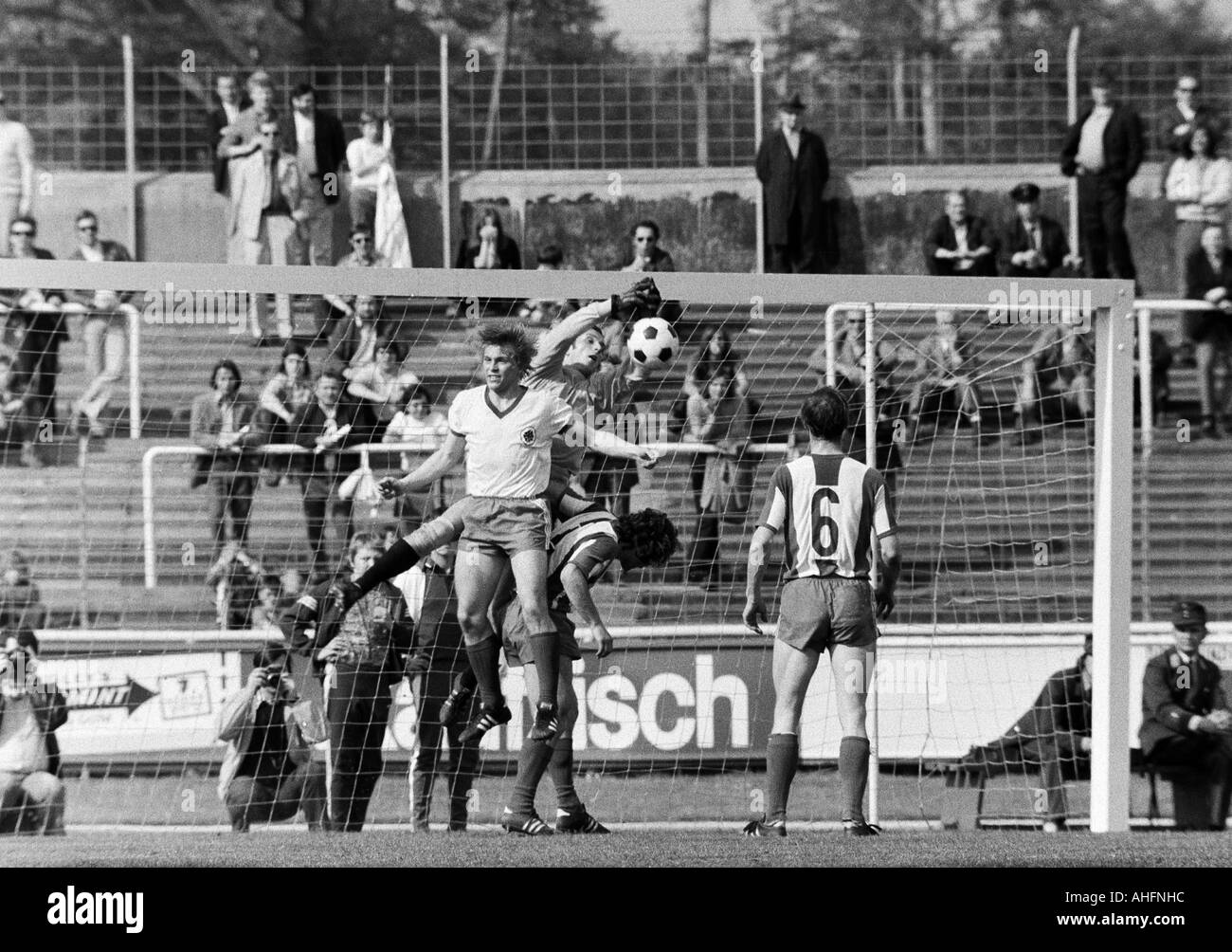 football, Bundesliga, 1971/1972, Rot-Weiss Oberhausen versus Hertha BSC Berlin 5:2, Niederrhein Stadium in Oberhausen, scene of the match, f.l.t.r. Franz Emans (RWO), keeper Thomas Zander (Berlin), Erwin Hermandung (Berlin, 6) Stock Photo