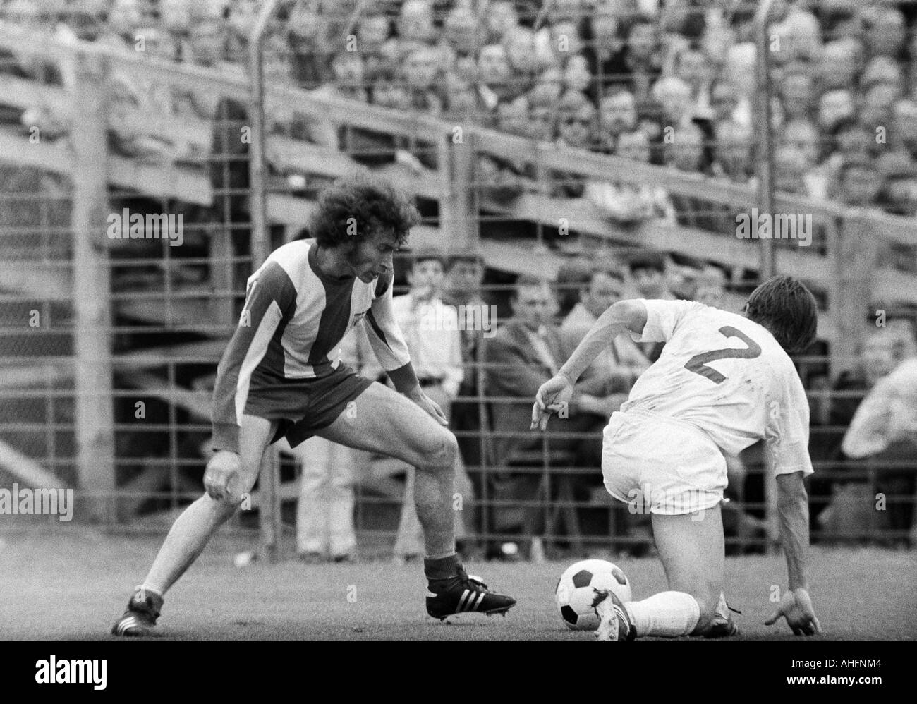 football, Bundesliga, 1971/1972, Stadium Radrennbahn near the Muengersdorfer Stadium in Cologne, 1. FC Cologne versus FC Bayern Munich 1:4, scene of the match, duel between Paul Breitner (FCB) left and Jupp Kapellmann (Koeln) Stock Photo