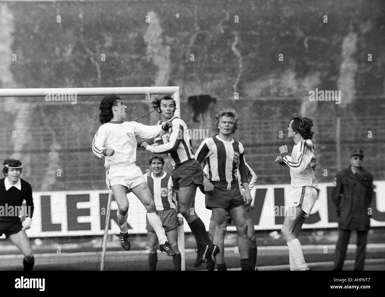 football, Bundesliga, 1972/1973, Stadium am Zoo in Wuppertal, Wuppertaler SV versus VfL Bochum 3:0, scene of the match, f.l.t.r. keeper Manfred Mueller (WSV), Reinhard Majgl (Bochum), Manfred Reichert (WSV), Herbert Stoeckl (WSV), Manfred Cremer (WSV), He Stock Photo