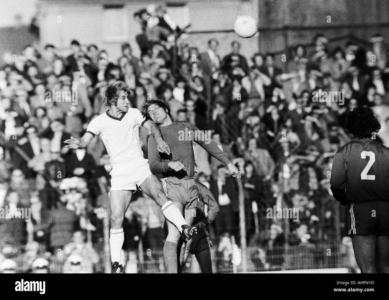 football, Bundesliga, 1972/1973, FC Schalke 04 versus Rot-Weiss Oberhausen 3:0, Glueckaufkampfbahn Stadium in Gelsenkirchen, scene of the match, aerial duel between Karl Heinz Frey (S04) left and Lothar Kobluhn (RWO) Stock Photo