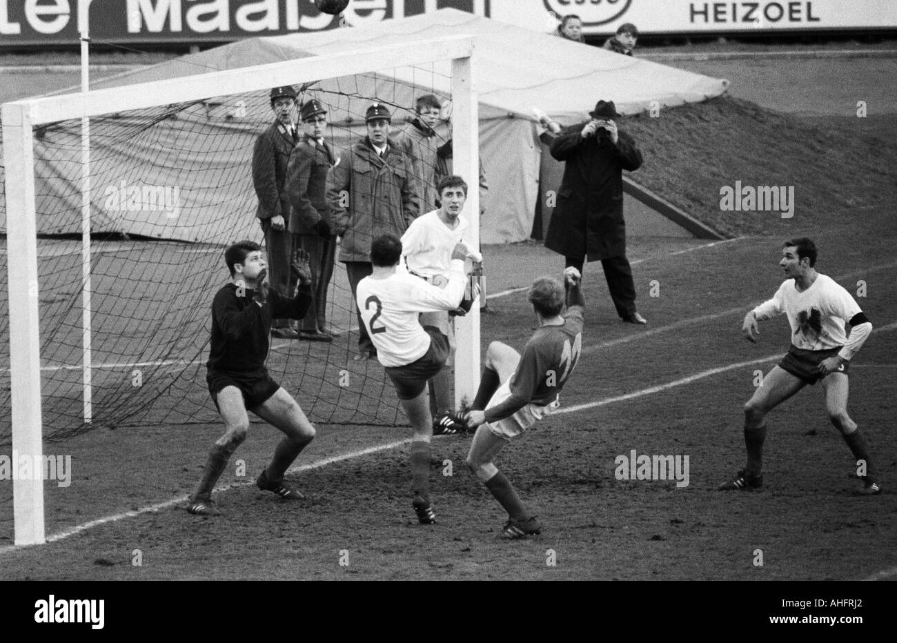 football, Regionalliga West, 1967/1968, Niederrhein Stadium in Oberhausen, Rot-Weiss Oberhausen versus Preussen Muenster 1:0, scene of the match, f.l.t.r. keeper Wolfgang Scheid (RWO), Hermann Josef Wilbertz (RWO, 2), Werner Ohm (RWO), Manfred Podlich (Mu Stock Photo