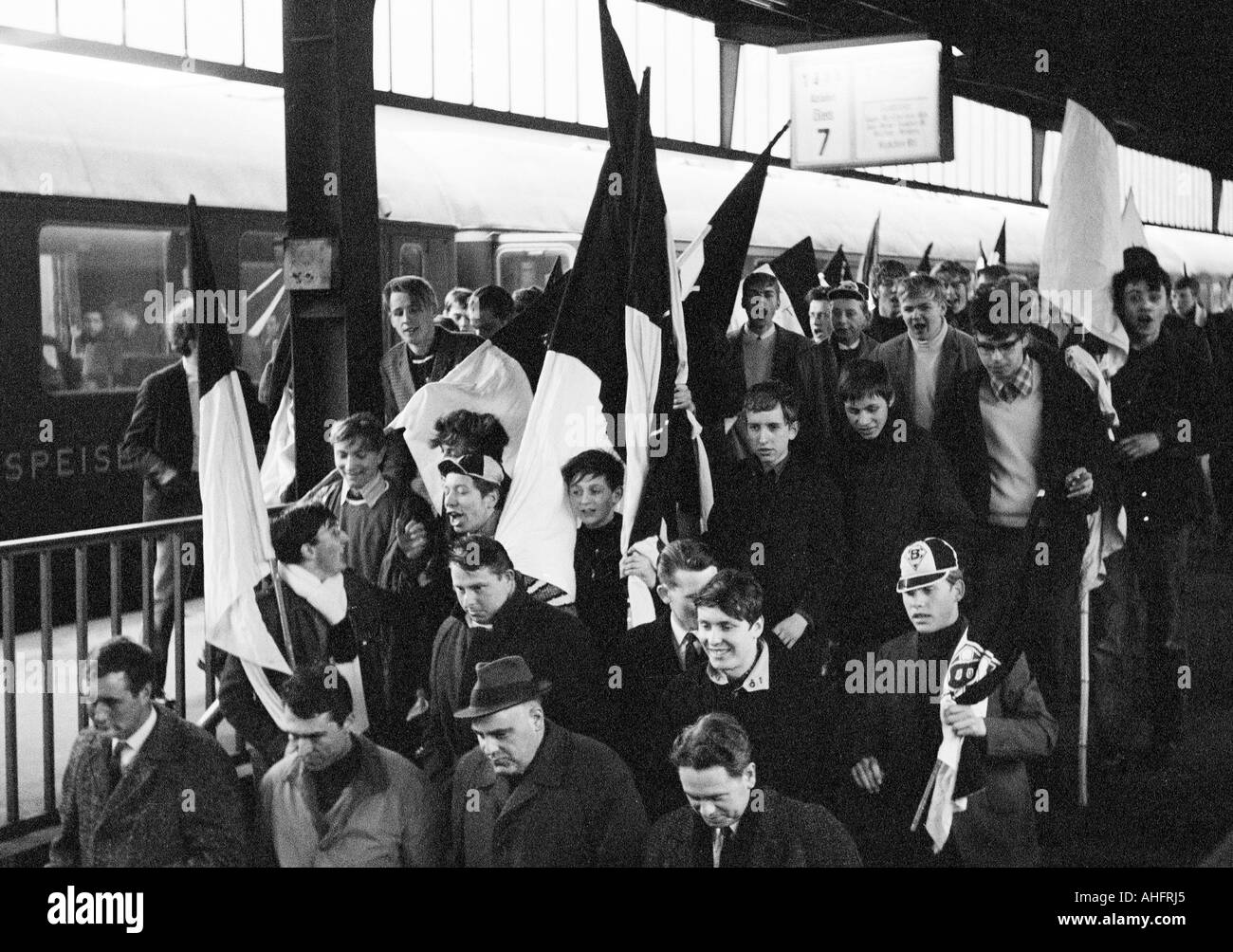 football, Bundesliga, 1967/1968, Moenchengladbach fans on the railway station in Dortmund Stock Photo