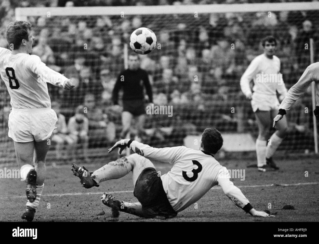 football, Bundesliga, 1967/1968, Borussia Dortmund versus Borussia Moenchengladbach 3:1, Stadium Rote Erde in Dortmund, scene of the match, f.l.t.r. Herbert Wimmer (MG), Gerd Peehs (BVB), Egon Milder (MG) Stock Photo