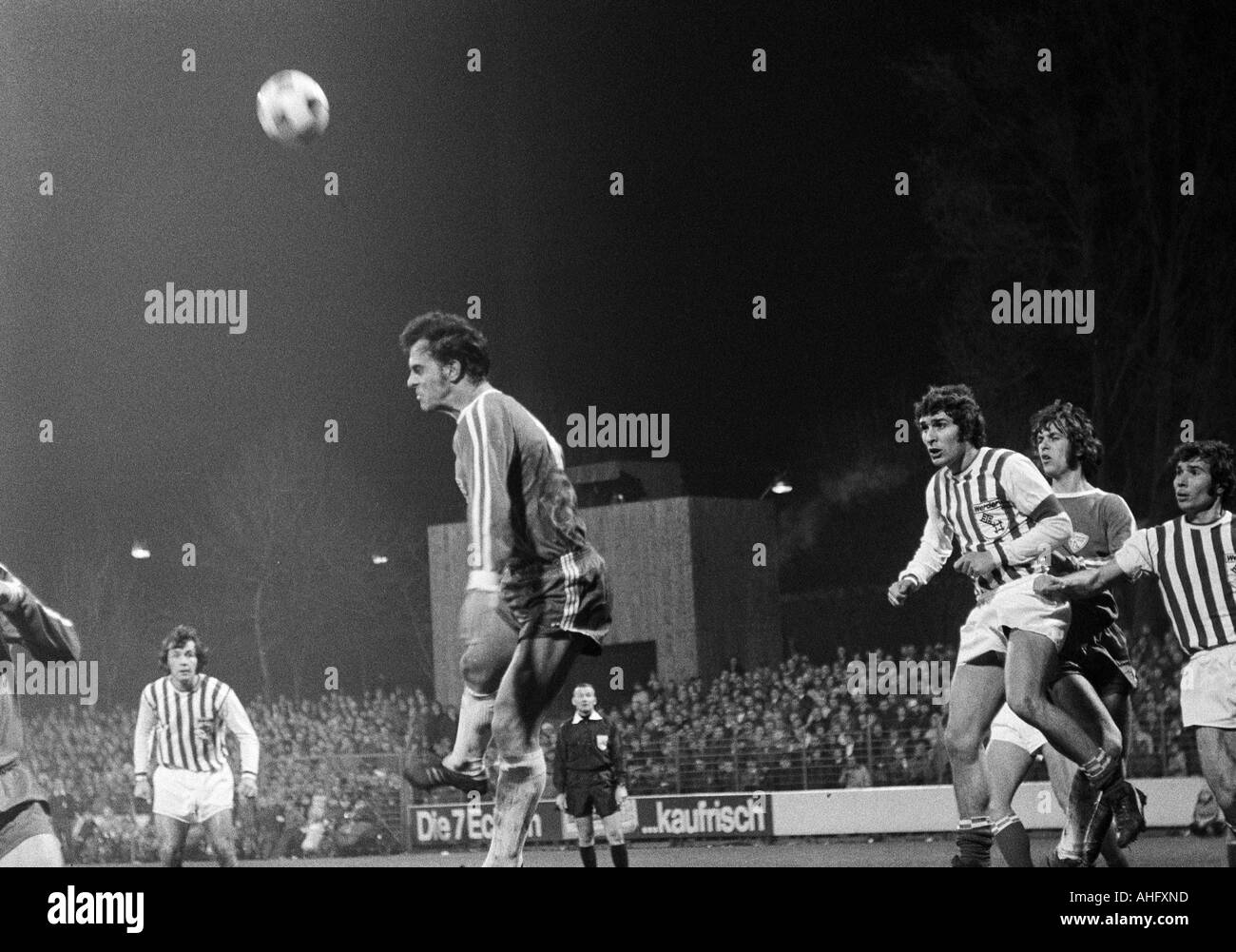 football, Bundesliga, 1972/1973, VfL Bochum versus Werder Bremen 2:0, Stadium at the Castroper Strasse in Bochum, scene of the match, f.l.t.r. Werner Weist (Bremen), Werner Jablonski (Bochum), Rudolf Assauer (Bremen), Harry Fechner (Bochum), Peter Dietric Stock Photo