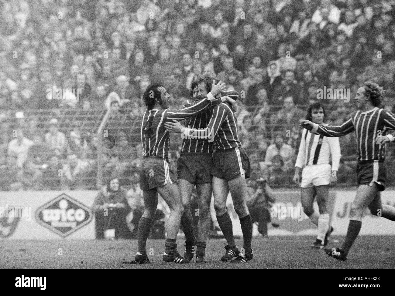 football, Bundesliga, 1972/1973, Borussia Moenchengladbach versus FC Bayern Munich 0:3, Boekelberg Stadium, scene of the match, rejoicing at the 0:1 goal to Munich, f.l.t.r. Franz Krauthausen (FCB), Edgar Schneider (FCB), goal scorer Johnny Hansen (FCB), Stock Photo